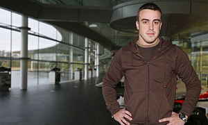 Фернандо Алонсо в Технологическом Центре McLaren