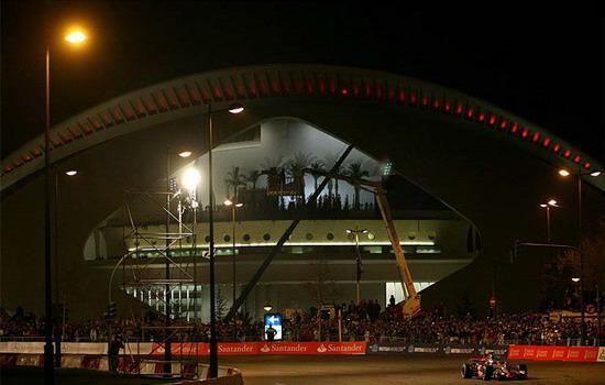 McLaren MP4-22 на улицах Валенсии