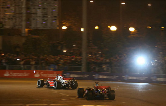 McLaren MP4-22 на улицах Валенсии