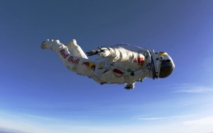 Felix-Baumgartner-Süzülürken-800x500